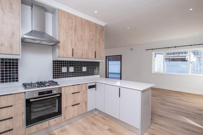 To Let 4 Bedroom Property for Rent in Constantia Western Cape